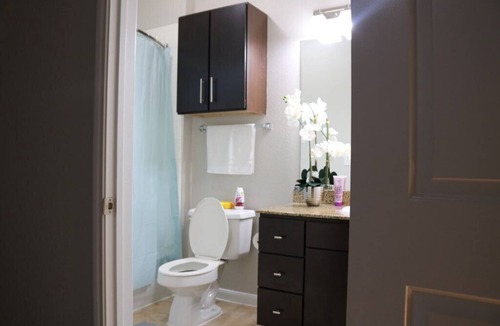 Memorial Apartment | City Centre 2 bed, 2bath, gym, free parking