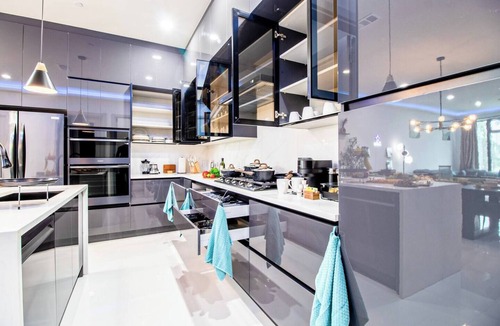 Cedars House | City View + Outdoor Projector With FirePit+PoolTbl+Golf+Dart+Golf+Grill+Sleeps16