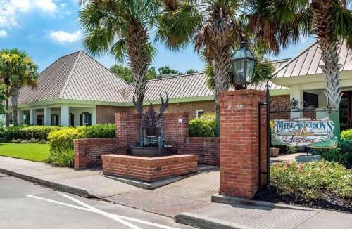 Gonzales Hotel | Clarion Inn Conference Center