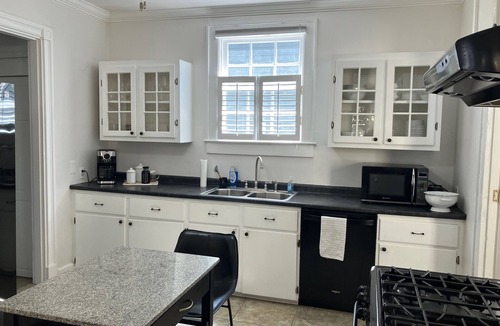 Carrollton House | Classic 2bd/1ba Carrollton Cottage near Streetcar line & River