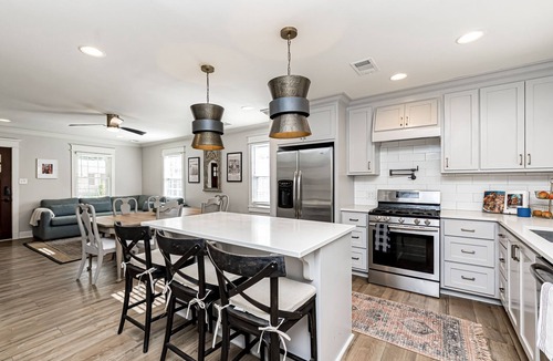 Mid City South House | Classic-contemporary Bungaleaux in a prime location, your home away from home.