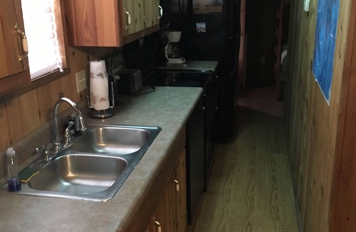 Boothville-Venice Cabin | "Clean/Maintained Fully Furnished Lodging"-Mallard
