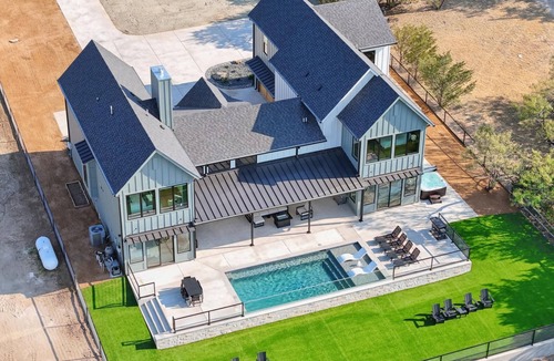 Palo Pinto County House | Cliff Haven 2.0: 6-7 Bdrm/6 Bath w/pool/hot tub, and game garage
