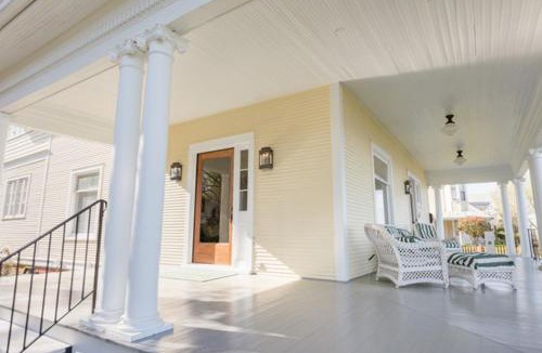 Natchez House | Clifton House - Big River South - Mississippi River Views, Queen Suite