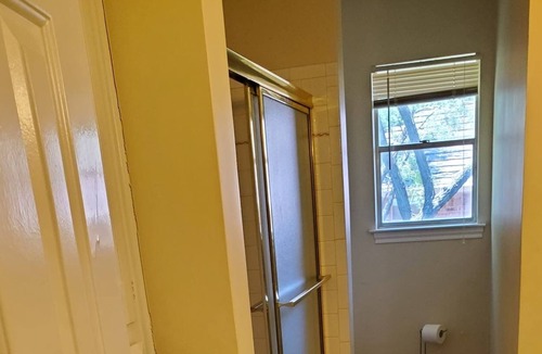 Ederville House | CLOSE TO ALL ENTERTAINMENT AND VENUES IN DALLAS Minutes from Downtown Fort Worth
