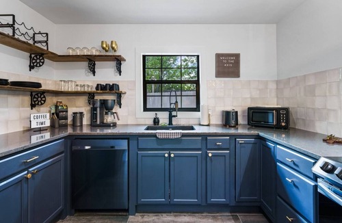 Kerrville Apartment | Close to Downtown! Beautiful Kitchen, 2bd, 1bath - dog friendly