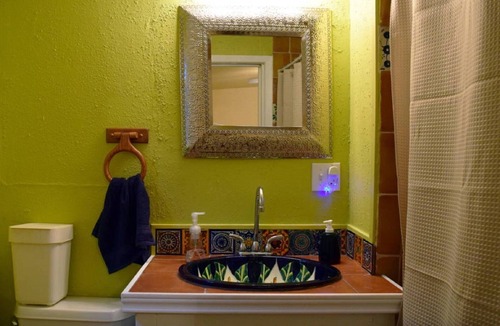 Neartown Cottage | Close to downtown, great restaurants, wine bars, universities and Med Center