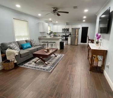 Highlands - Perkins House | Close to LSU & Health District 3BR 2BA whole House