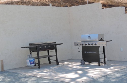 Clovis House | Clovis Foothill Retreat, Spa, BBQ & Mountain Views