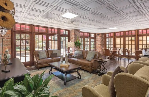 New Orleans Resort | Club Wyndham Avenue PlazanAparthotel with outdoor pool, near Caesars Superdome