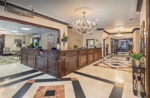 Faubourg Lafayette Resort | Club Wyndham Avenue Plaza - Charming studio unit in Garden District