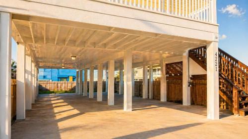 North Beach House | Coastal Chill Spot - Cozy 2BR Villa By The Beach