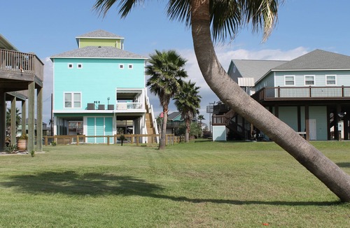 Port Bolivar House | COCONUT SUNRISE: OPEN FOR BUSINESS! 100 STEPS TO BEACH! SOCIAL DISTANCE HERE!