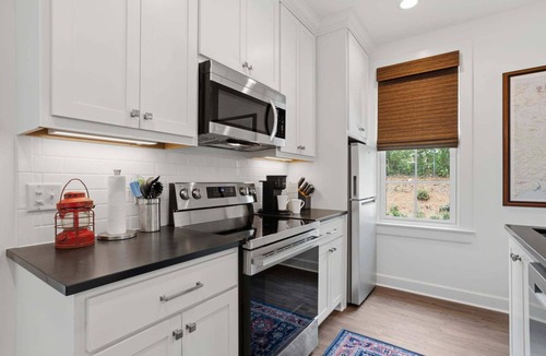 Clinton Cottage | College St. Cottage | 1/1, Washer/Dryer, Walk to Downtown