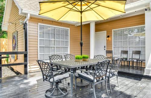 Highlands - Perkins House | Colorful Baton Rouge Home: Deck, Grill & Fire Pit