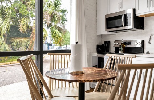 Faubourg Marigny Hotel | Colorful Stay across French Quarter & Frenchmen