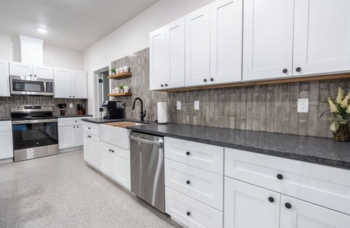 Chandler House | Come stay-n-play at our large 6300sf 5 bedroom/5.5 bath pickleball paradise!