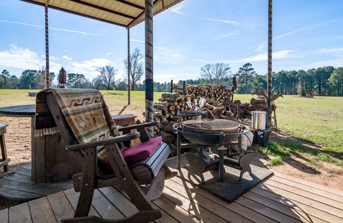 Keatchie Cabin | Come To The Country To Get Away From It All.