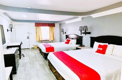 Oakville Hotel | Comfort and Convenience! Pet Friendly Stay with Parking & Pool