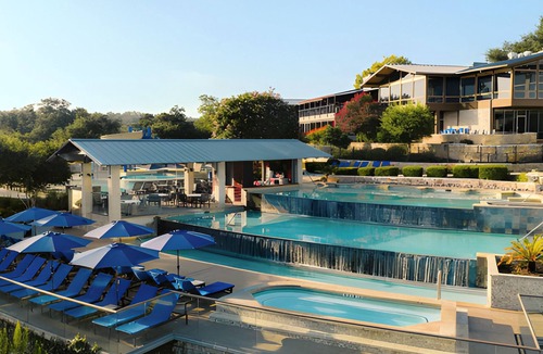Lakeway Hotel | Comfort and Convenience! 3 Relaxing Units, Pets Allowed, Pool!