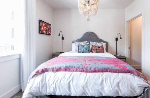 Kessler Bed & Breakfast | Comfort Studios, 1 Queen(Mumbai)