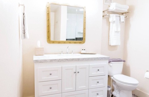 Kessler Bed & Breakfast | Comfort Studios, 1 Queen(Mumbai)