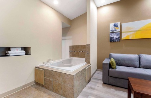 Monaca Hotel | Comfort Suites Monaca