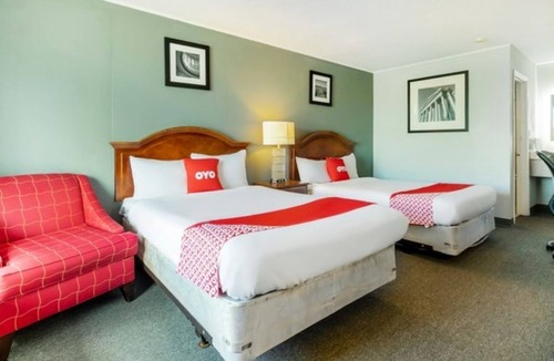 Jennings Hotel | Comfortable Double Room! Clean, Comfortable, Quiet—Perfect for Family Travel!