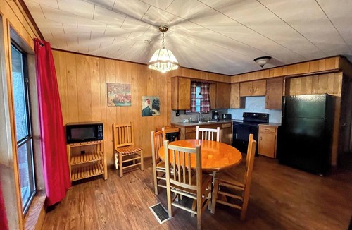 Zwolle Cabin | Comfortable 2-Bedroom Cabin with Full Kitchen, Porch & Outdoor Gathering Space