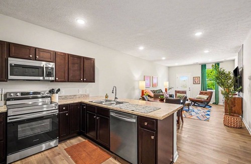 Parkdale House | Comfortable and convenient getaway in Colerain TWP