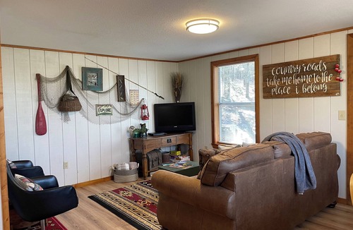 Smithville Cabin | Comfortable and cozy two bed one bath cabin nestled in the Kiamichi Mountains