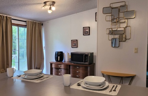 Princeton House | Comfortable Charming Ranch Getaway 4BR 3BA in country ranch setting