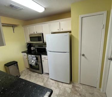 Lake Jackson Apartment | Comfortable Condo Near Major Plants & Beach