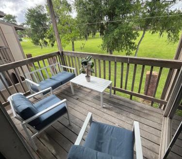 Lake Jackson Apartment | Comfortable Condo Near Major Plants & Beach
