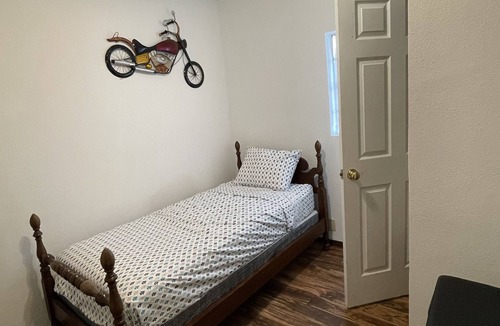 Port Allen House | Comfortable Mid City 2 bedroom get away