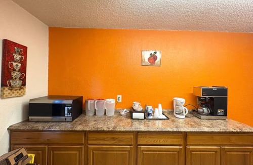 Victoria Hotel | Comfortable Room w/Free Parking, Near Victoria Attractions!
