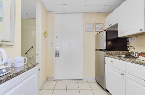 Myrtle Beach Condo | Comfortable Studio w/Full Kitchen!