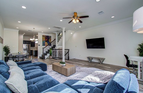 MacGregor House | Comfortable Townhome in TX Medical Center, near NRG & Downtown