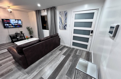 West Dallas House | Compact 3 bed/1bath house 4 miles away from Downtown