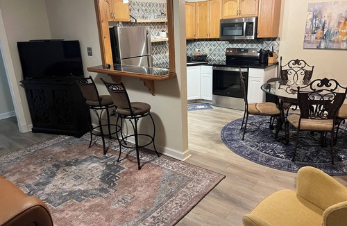 Beauregard Town Historic District Apartment | Complete Remodel 1 Block From the River Center, Minutes to LSU