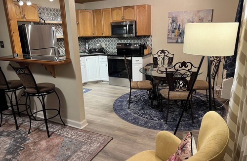 Beauregard Town Historic District Apartment | Complete Remodel 1 Block From the River Center, Minutes to LSU