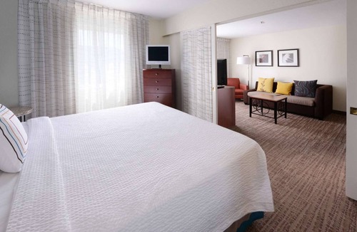 Dallas Hotel | Construction Workers Welcome! Relaxing Stay Near Sites! Laundry & Dry Cleaning