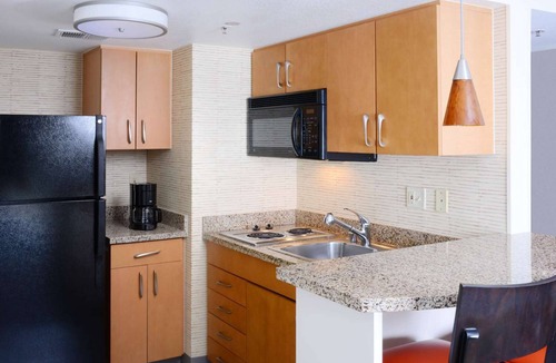 Dallas Hotel | Construction Workers Welcome! Relaxing Stay Near Sites! Laundry & Dry Cleaning