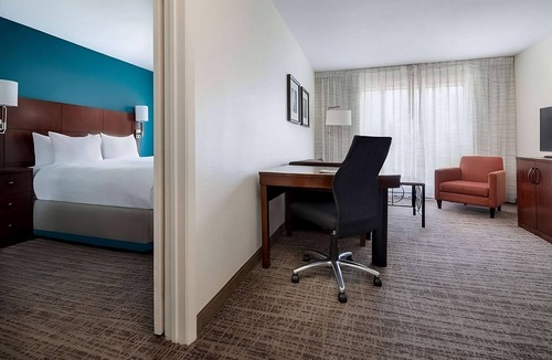 Dallas Hotel | Construction Workers Welcome! Relaxing Stay Near Sites! Laundry & Dry Cleaning