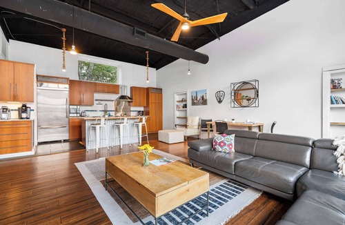 Dripping Springs House | Contemporary Country Style Gem w/BBQ & Games Room