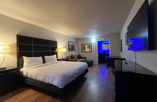 Lafayette Bed & Breakfast | Contemporary King Studio Studio