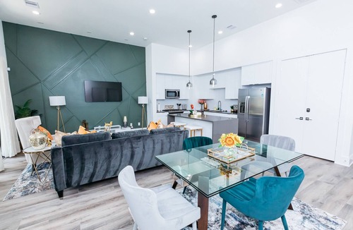 OST - South Union House | Contemporary Luxe home 10mins from DT Houston