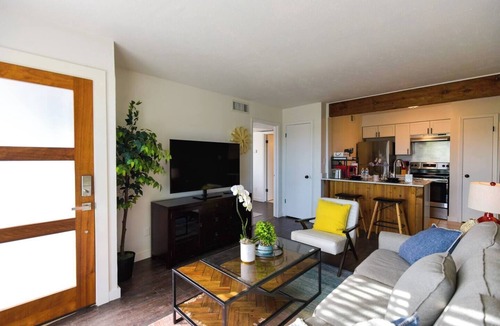 Dallas Apartment | Contemporary Unit 303, Toluca 98