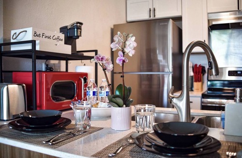 Dallas Apartment | Contemporary Unit 303, Toluca 98