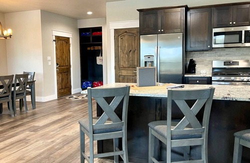 Nemo House | Contemporary Waterfront Ranch Villa at Twin Canyons Longhorn Ranch